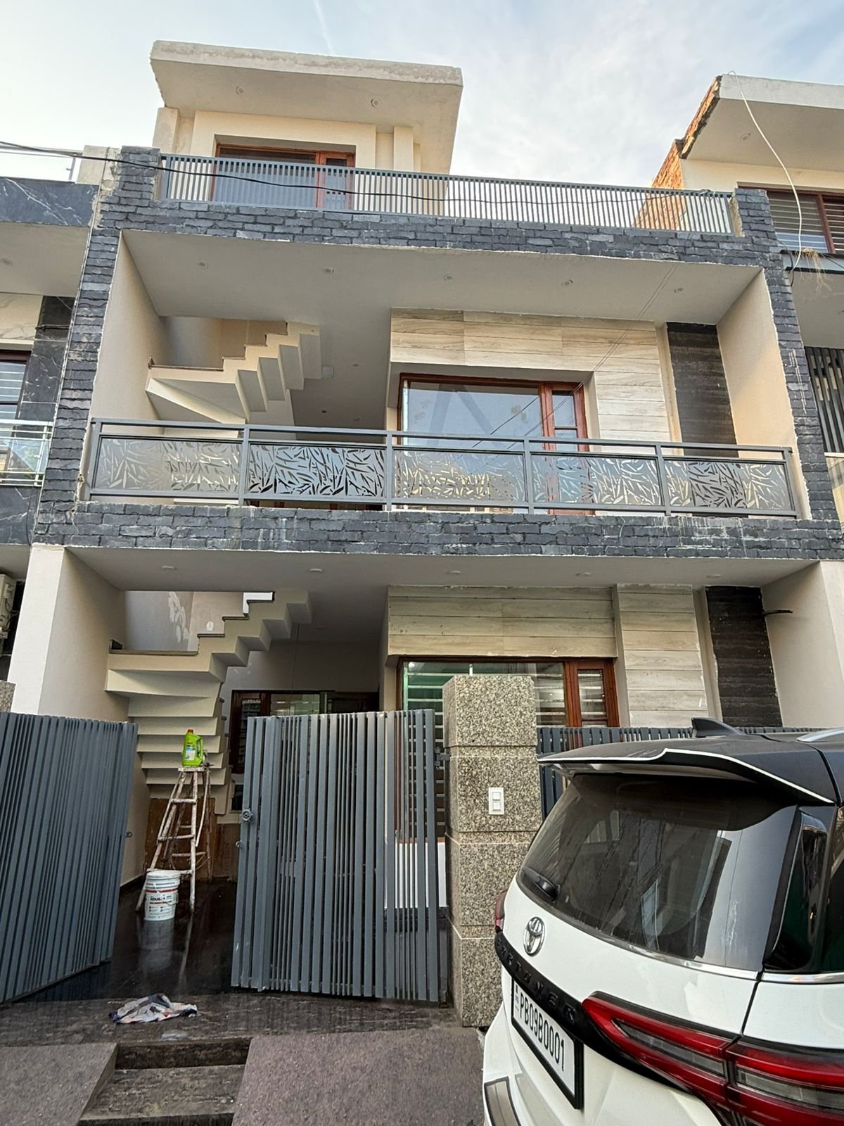 4 BHK Ready to Move House in Aero Homes Sector 123